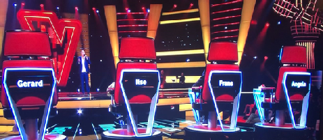 Ed Palermo op Voice podium